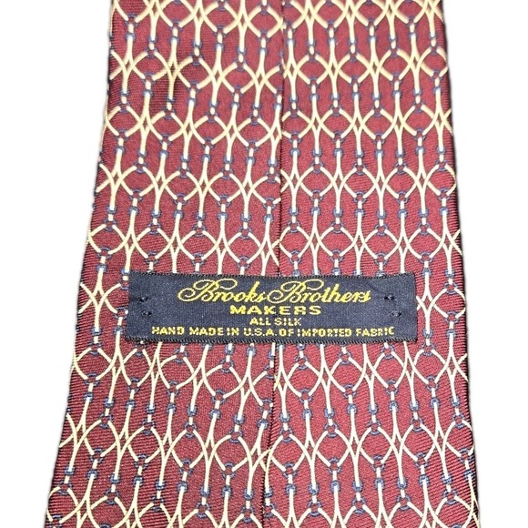 Brooks Brothers Makers 100% Silk Geometric Handmade USA Red Neck Tie - Picture 4 of 5